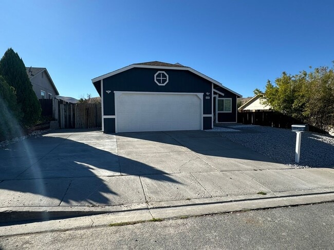 Foto del edificio - Freshly Remodeled 4 bedroom in Red Rock- RV Parking, low maintenance yard and pets welcome!