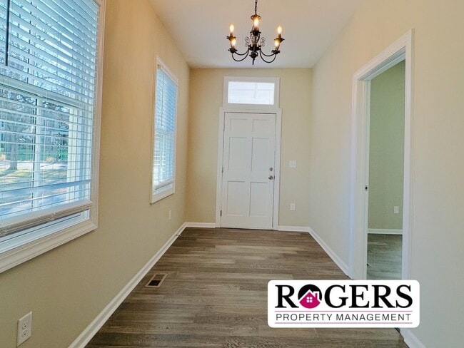 Building Photo - 218 College St