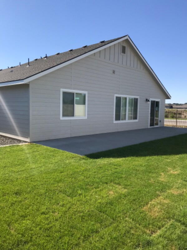 Building Photo - 1136 N Madagascar Ave