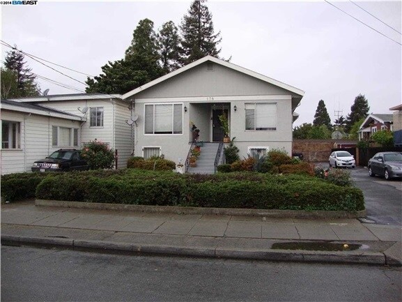 Primary Photo - 178 Dutton Ave