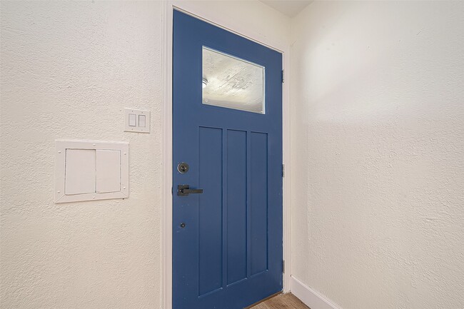 Building Photo - 4726 Pease St