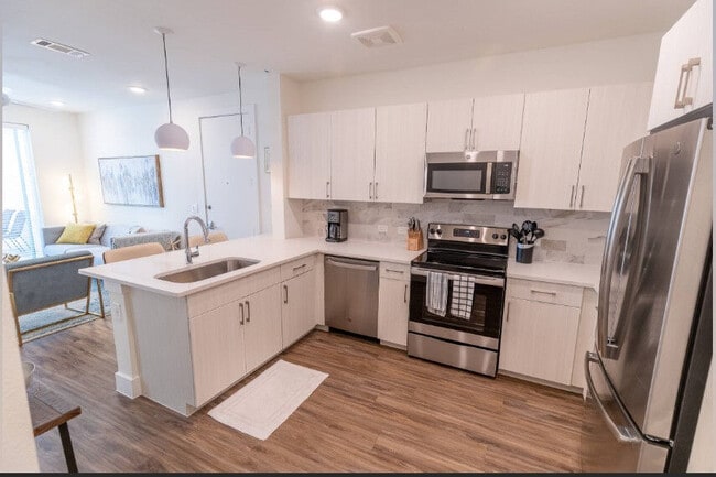 Building Photo - White Oak Heights