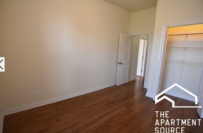 Photo - 904 W Belmont Ave Apartment