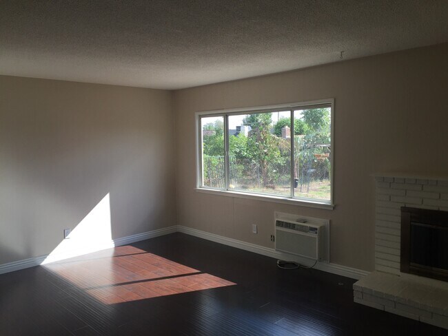 Foto del edificio - 3BD/2BA HOUSE - 848 E.YALE St.