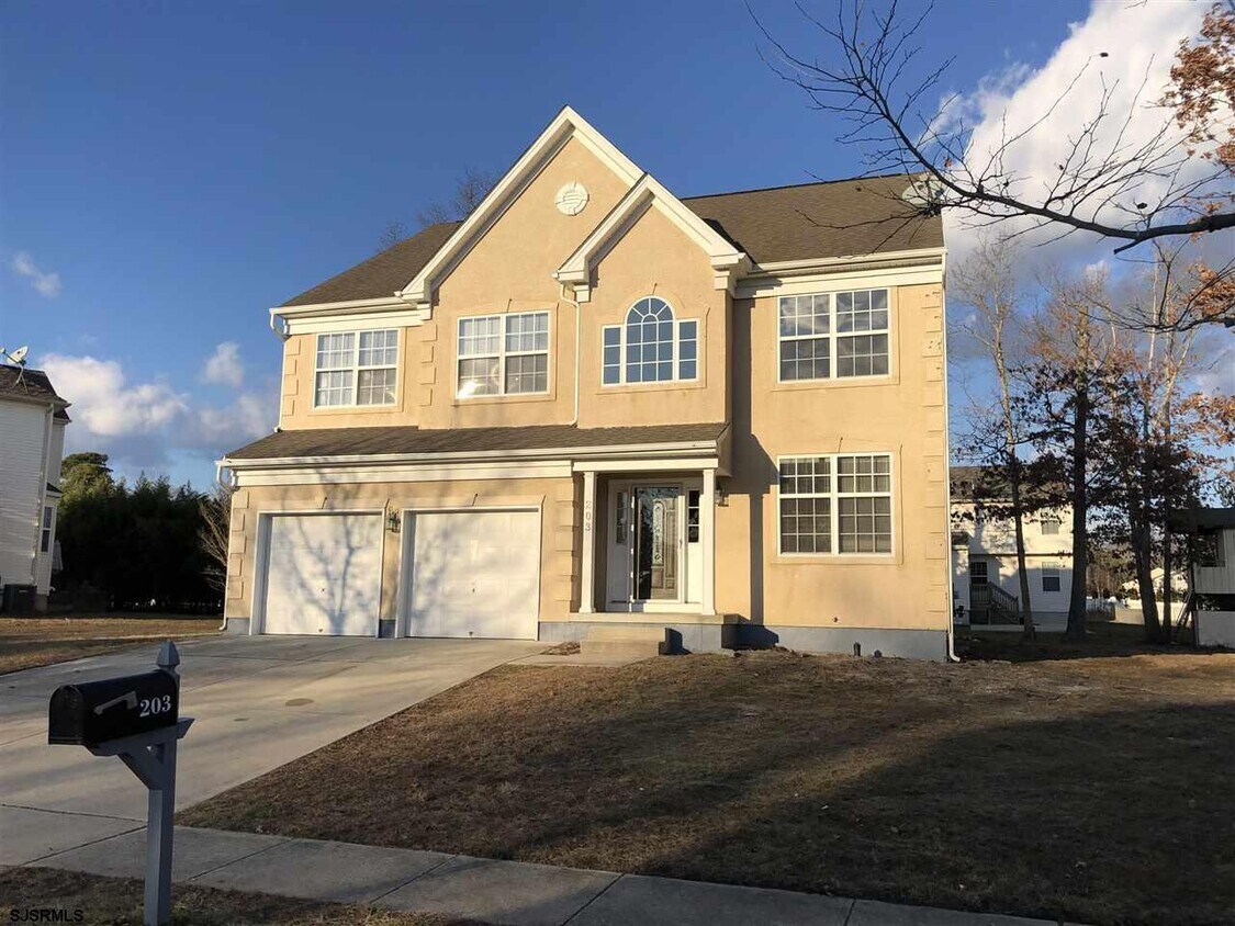 Primary Photo - 203 Sea Pine Dr