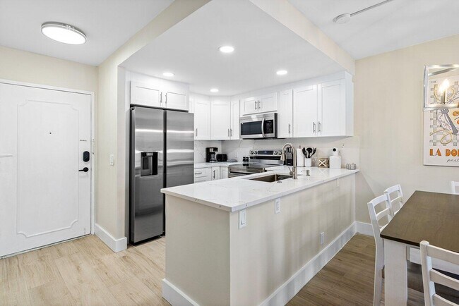 Foto del edificio - 550 Bayshore Dr