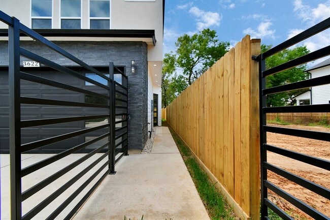 Building Photo - 3622 Seabrook St