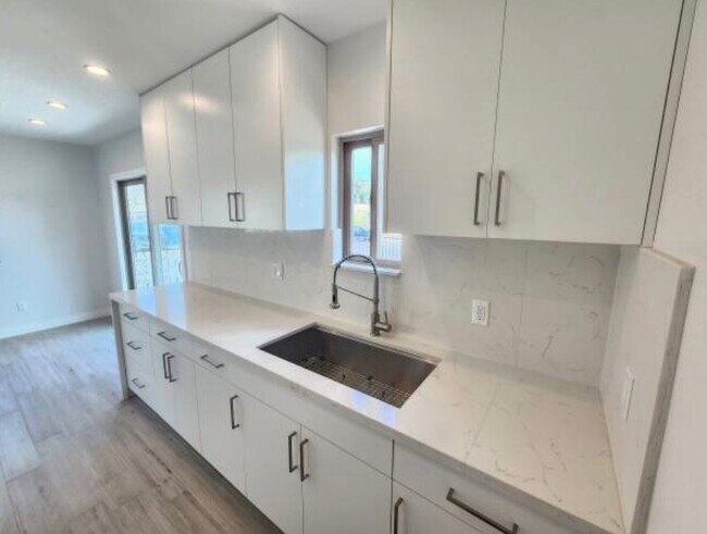 Foto del edificio - 10845 White St
