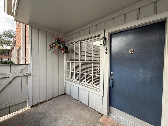 Building Photo - 2250 Bering Dr