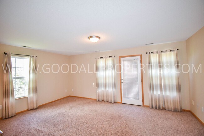 Foto del edificio - 2 Bedroom, 2 Bath Townhome in Pleasant Hil...