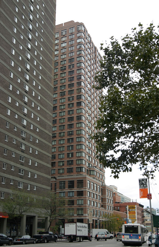 Foto principal - 345 East 94th Street