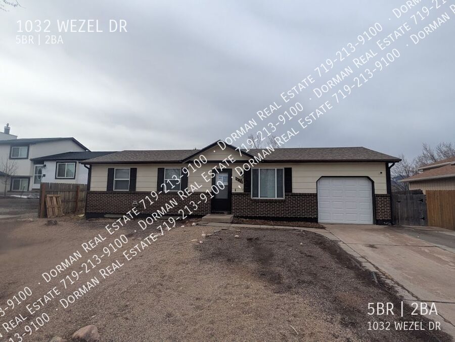 Foto principal - Spacious 5-Bedroom Rancher with Finished B...