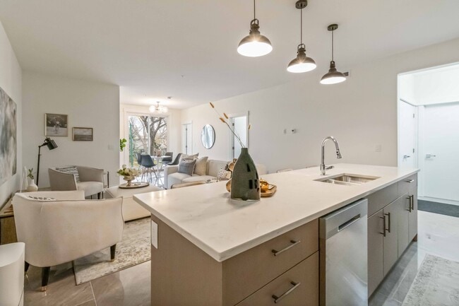 Building Photo - 1414 Main St