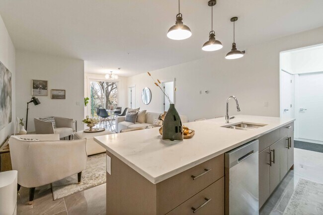 Photo du bâtiment - 1414 Main St