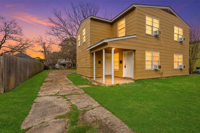 Foto del edificio - 1112 1st Ave N