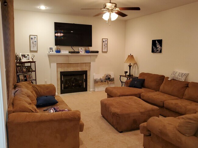 Building Photo - Tranquil Expanse : 4BR | 2.5 BA , House in Moncks Corner