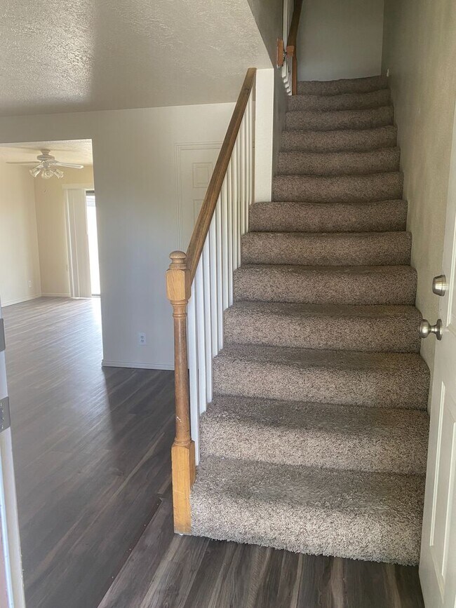 Foto del edificio - 3 bedroom 1 1/2 bathroom townhome, Great l...