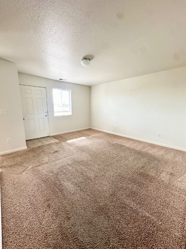Building Photo - Upper-Level 2-Bedroom Apartment with Porch...
