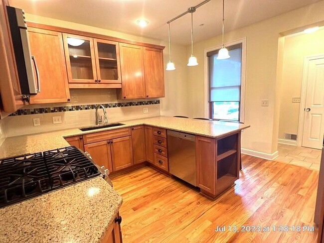 Building Photo - Harrison West Adorable 2 Bedroom updated C...