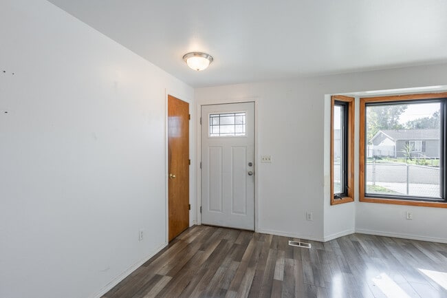 Foto del edificio - 924 E Georgia Ave