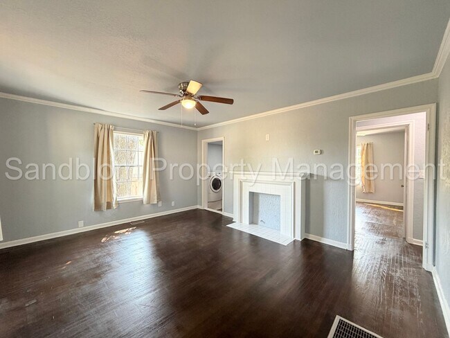 Foto del edificio - 3808 E 22nd St