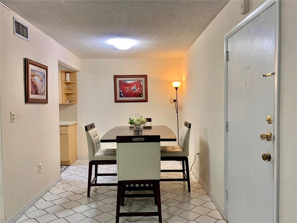 Foto del edificio - 7231 Miami Lakes Dr