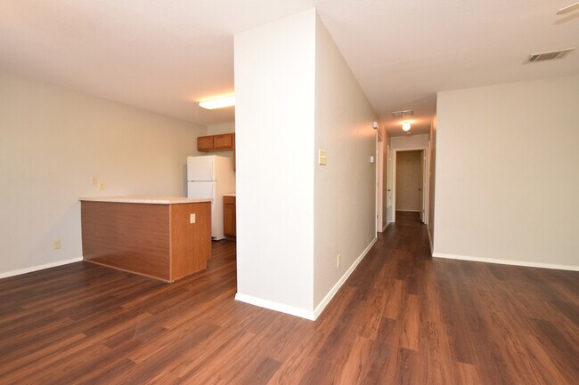 Foto del edificio - 10811 Lanshire Dr