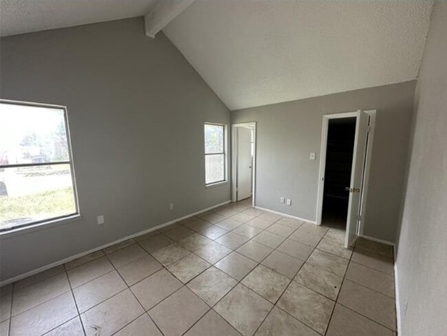 Foto del edificio - 4801 Candletree Ln