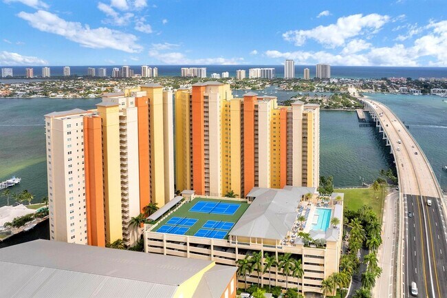 Building Photo - 2650 Lake Shore Dr