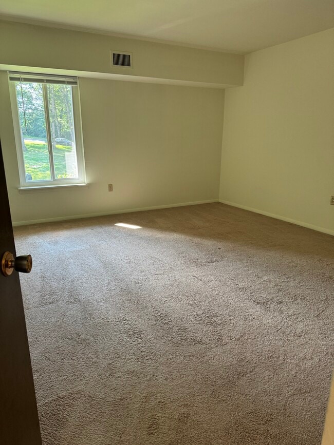 Building Photo - 930 Cricklewood Dr