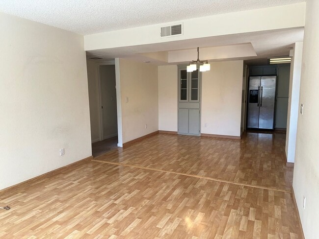 Building Photo - Updated 2-bed, 2-bath condo in Fremont’s N...