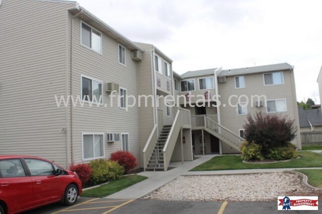 Building Photo - 2825 S Broxon Ln
