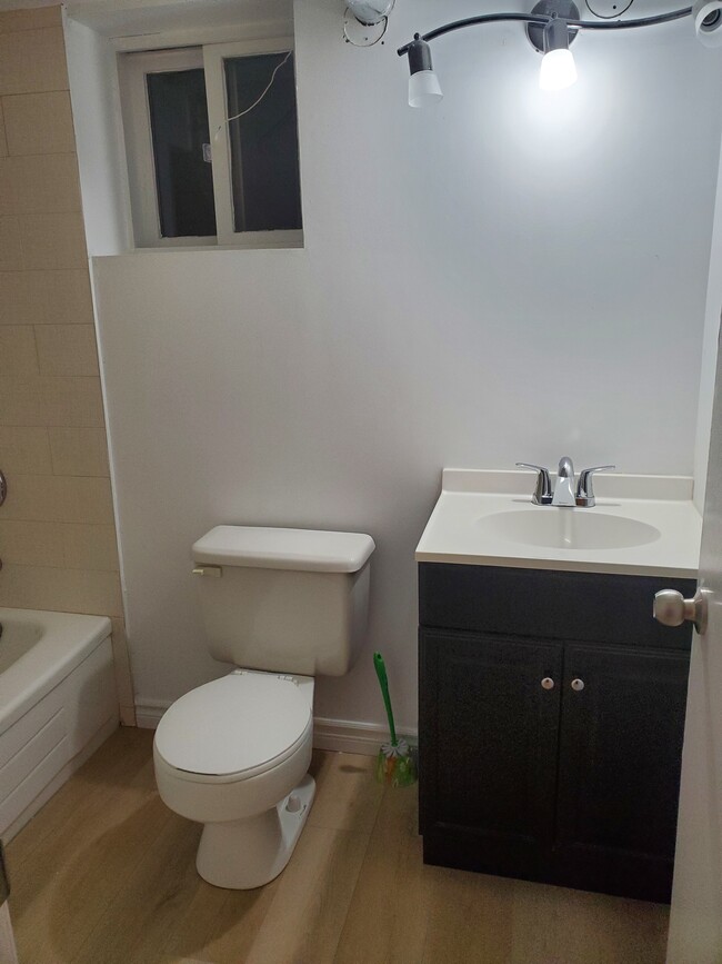 Building Photo - Spacious One Bedroom Basement Apartment