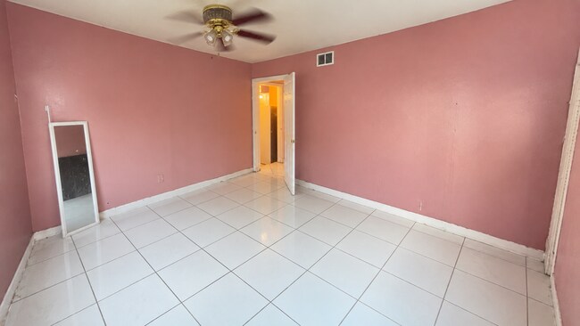 Foto del edificio - 5381 NW 12th St
