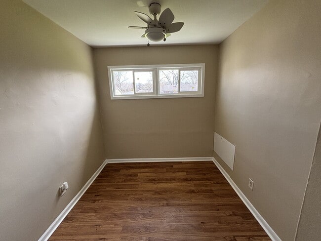 Building Photo - Your ideal home in Gary!