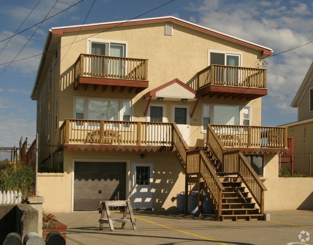 266 N End Blvd, Salisbury, MA 01952 Apartments in Salisbury, MA