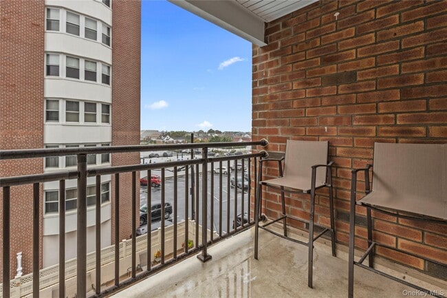 Foto del edificio - 740 E Broadway