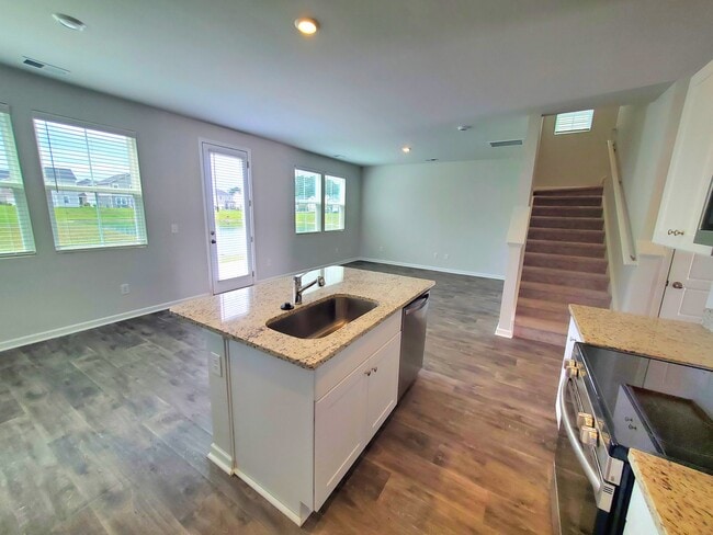 Building Photo - 174 Cypress Holw Dr