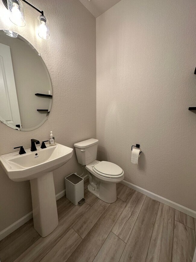Foto del edificio - ---UPGRADED HOUSE---Single family house in...