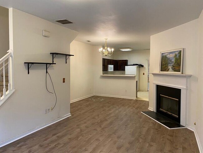 Building Photo - 897 Redwood Dr