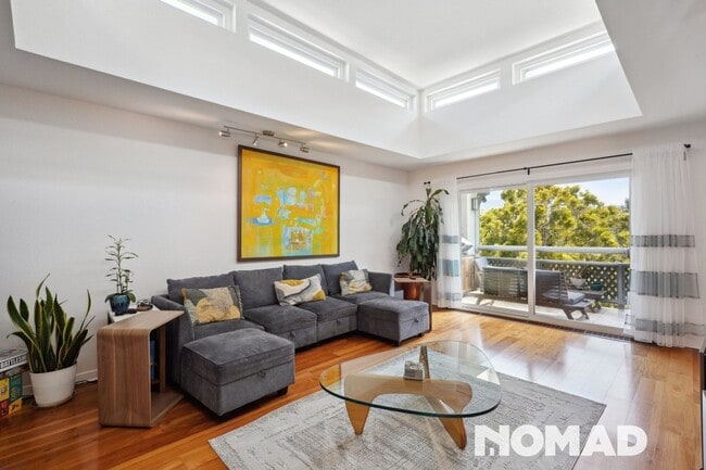 Building Photo - Inviting 4BR Urban Oasis in Central SF – V...