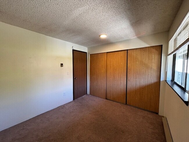 Foto del edificio - HALF OFF 1 MONTH'S RENT IF YOU MOVE IN BY ...