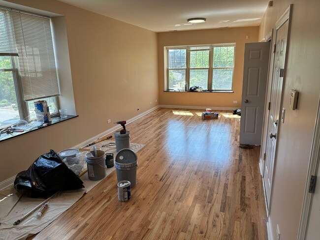 Living room - 1845 N Honore St