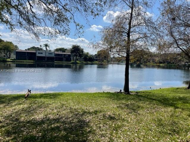 Foto principal - 9310 SW 1st St