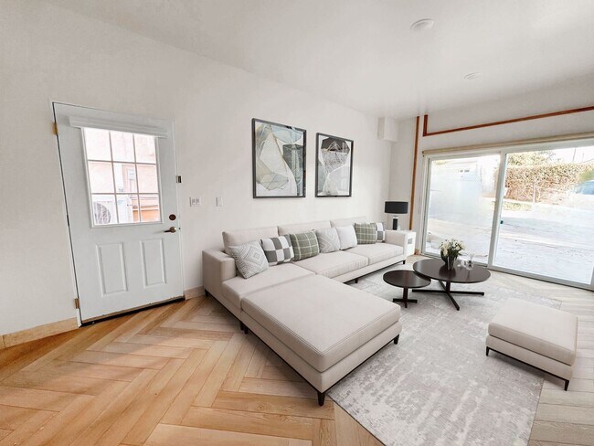Foto del edificio - Gorgeous Lower Level 1 Bed / 1 Bath on Vul...