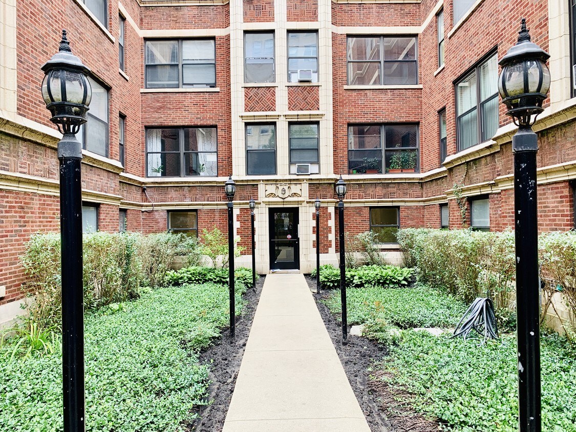 Foto principal - 1058 W Granville Ave