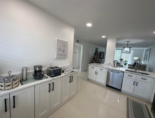 Building Photo - 14773 Cumberland Dr
