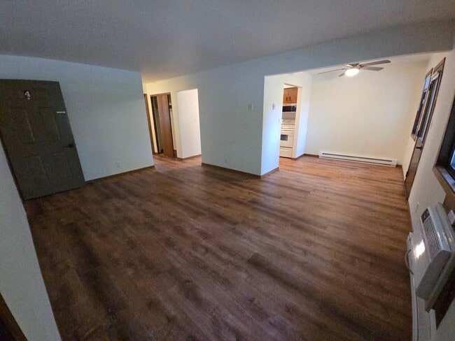 Livingrm, Dining - 141 Maple Ave S
