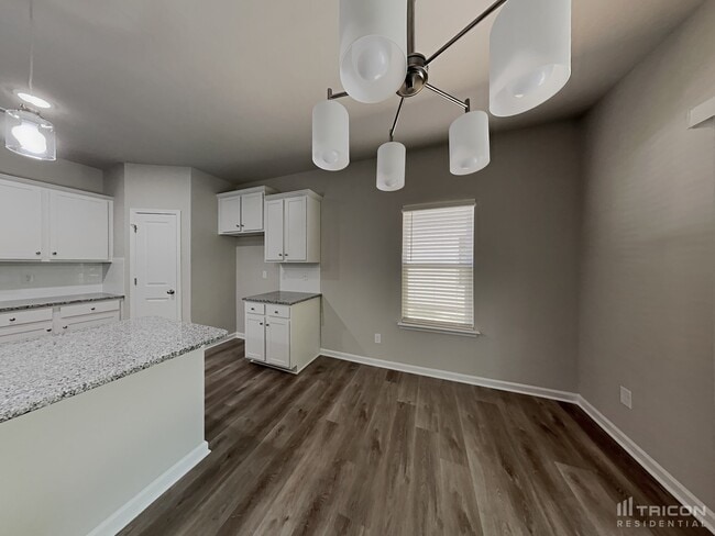 Building Photo - 233 Spring Knoll Dr