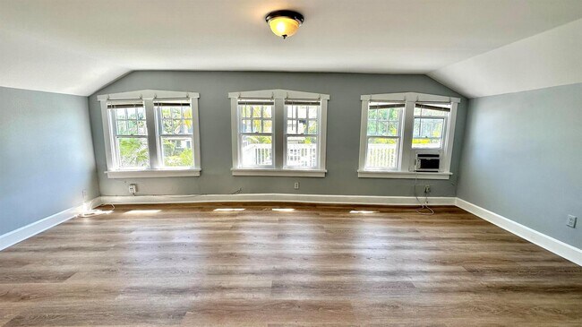 Foto del edificio - 313 S Lakeside Dr